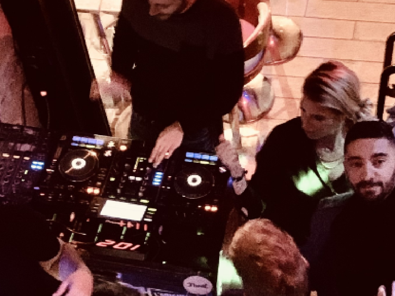 LE VINTAGE BAR Bar Electro Cannes Home 8 1